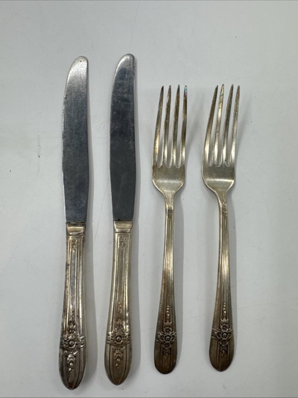 Lot of 4 Wm Rogers Silverware Lot 1941 TRIUMPH EXTRA PLATE Knife 2 Fork 2 VTG